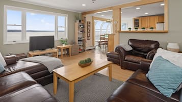 Smart TV, fireplace, DVD player, foosball