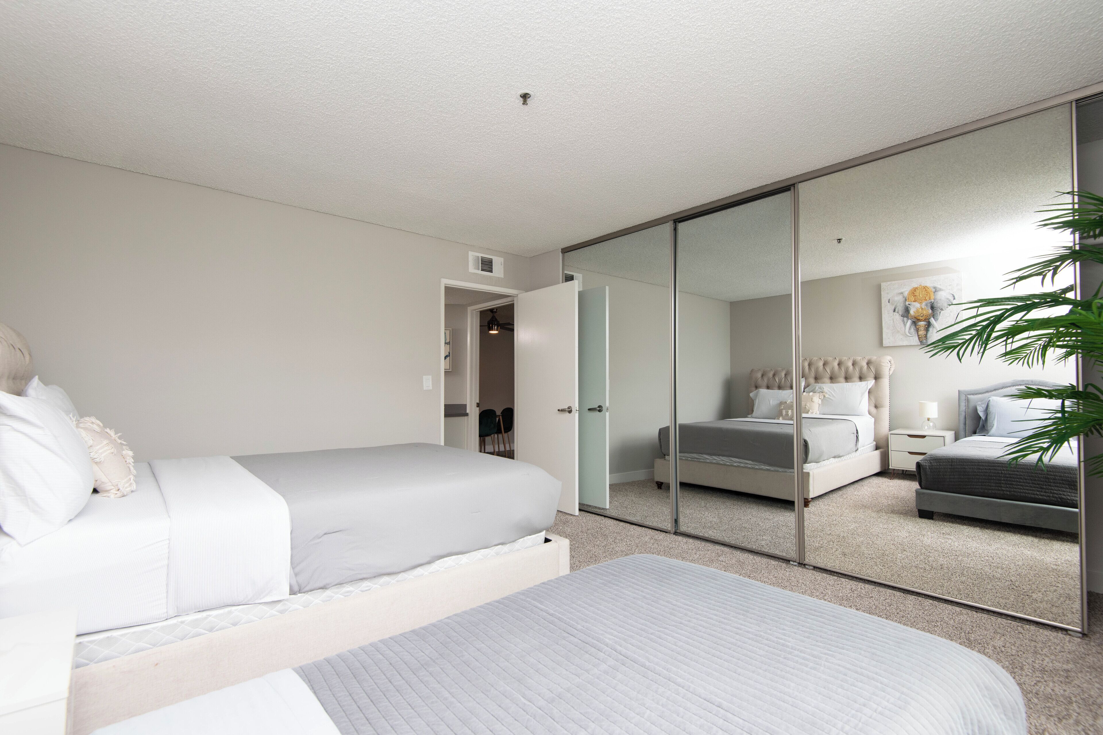 2 bedrooms, iron/ironing board, internet, bed sheets