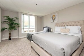 2 habitaciones, tabla de planchar con plancha, wifi y ropa de cama 