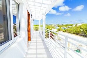 Property grounds - 2-bedroom apartment in awesome Providenciales with AC comfort (Providenciales)