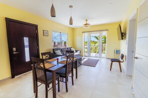 Interior - 2-bedroom apartment in awesome Providenciales with AC comfort (Providenciales)