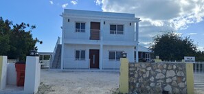 Exterior - 2-bedroom apartment in awesome Providenciales with AC comfort (Providenciales)