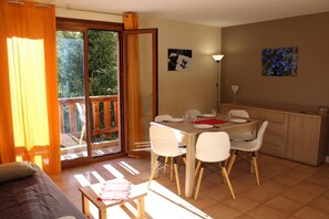 Dining - Les Biches - ROUBION (ROUBION)