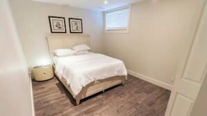 Unclassified image, 5 of 8, button - Modern Cozy Executive Suite with Private Entrance (London)