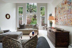Living area - Historic 1889 Victorian Estate (Trevallyn)
