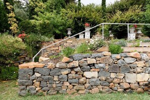 Property grounds - Historic 1889 Victorian Estate (Trevallyn)
