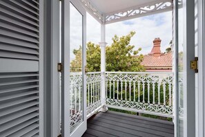 Property grounds - Historic 1889 Victorian Estate (Trevallyn)