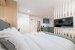 Iron/ironing board, free WiFi - Le Atelier by Lisbon with Sintra (Cascais)