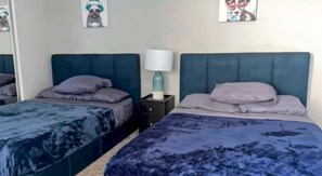 1 bedroom, iron/ironing board, WiFi, bed sheets - Polished 1BR Hollywood Apt w Rooftop Pool & Views (Los Angeles)