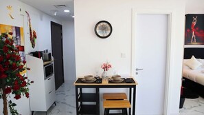 Apartment (815) | Living area - Masdar Oasis 2 Studios And Apartments By Rhh (Abu Dhabi)