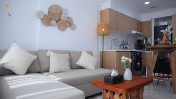Apartment, 1 Bedroom (924) | Living area
