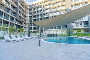 Outdoor pool - Masdar The Gate Studio (Abu Dhabi)