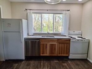 Micro-ondes, four, plaque de cuisson, lave-vaisselle