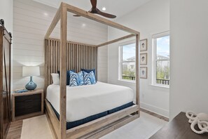 8 bedrooms, travel cot, WiFi, bed sheets - 30A Turtle Cove Retreat Modern 8BR with Private Pool, Bikes, and Golf Cart (Santa Rosa Beach)