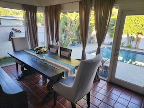 Dining - Fabulous 2-bedroom house with Pool and spa in sunny Long Beach (Long Beach)