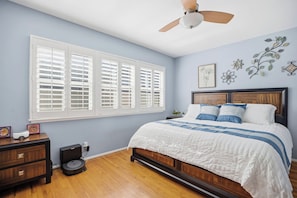 2 bedrooms, desk, iron/ironing board, free WiFi - Fabulous 2-bedroom house with Pool and spa in sunny Long Beach (Long Beach)