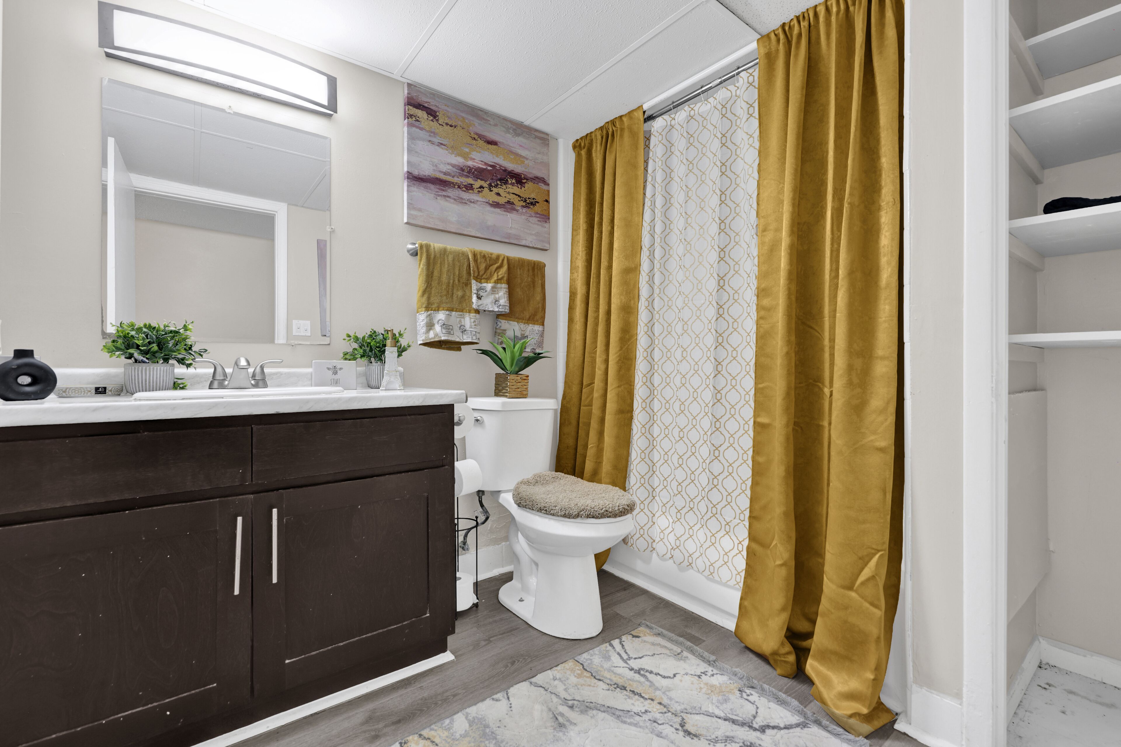 ヘアドライヤー、石鹸、トイレットペーパー