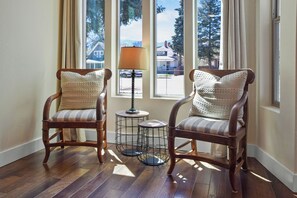 Interior - COS Old North End Nest Near DWTN Colorado College (Colorado Springs)