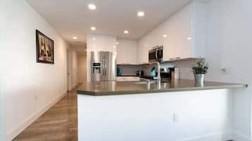 KĂŒhlschrank, Mikrowelle, Ofen, Herdplatte