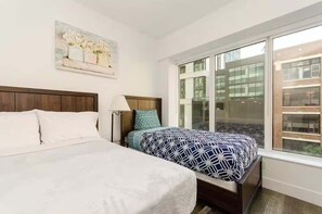 3 slaapkamers, een strijkplank/strijkijzer, wifi, beddengoed