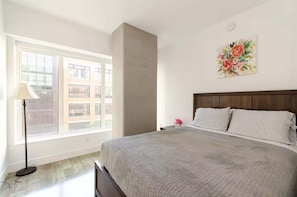 3 slaapkamers, een strijkplank/strijkijzer, wifi, beddengoed