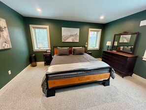 3 bedrooms, iron/ironing board, free WiFi, bed sheets - Quechee retreat near Gorge & Ski (Hartford)