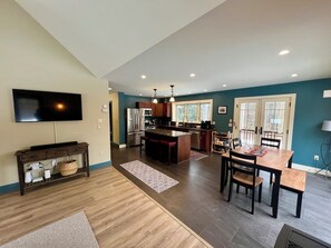 Interior - Quechee retreat near Gorge & Ski (Hartford)