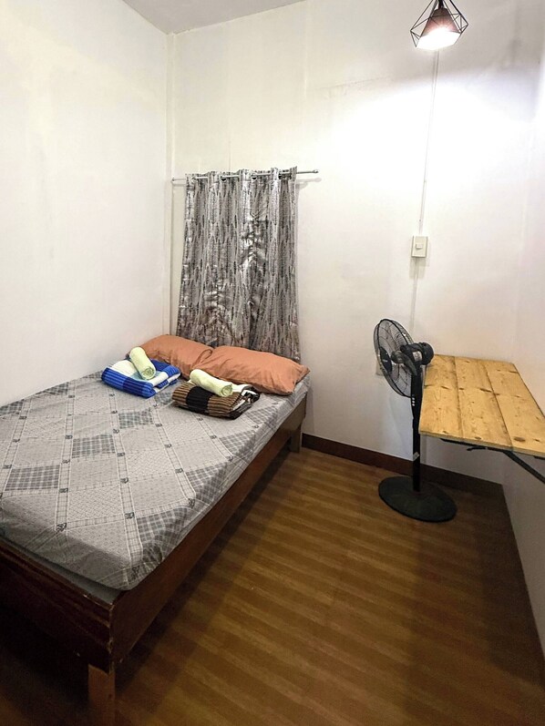 1 bedroom - Room-budget-friendly Cozy Room Near Burn (Baguio)