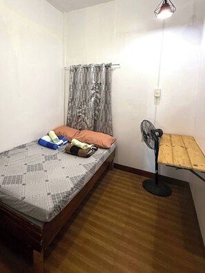 1 bedroom - Room-budget-friendly Cozy Room Near Burn (Baguio)