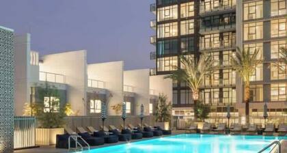 Stylish 3BR Tower Apt w/ Pool, Skydeck Haven Spot