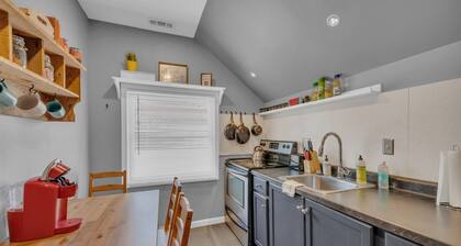 Shark Tank Comfy King BD1BT Free Parking Fast Wifi