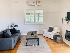 Living area - Broken River Farm Cottage, 3-bedroom in a rural setting (Shepparton East)