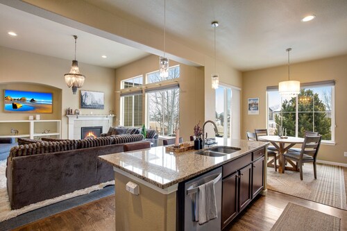 Spacious Home - Sleeps 14 | EV Outlet | Pets Ok