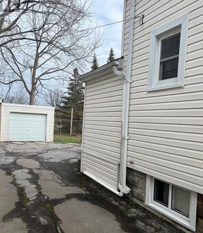 Property grounds - Cozy Cottage in Niagara Falls (Niagara Falls)