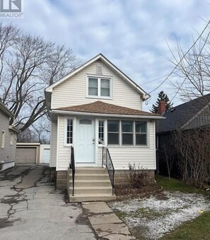 Comfort House | Exterior - Cozy Cottage in Niagara Falls (Niagara Falls)