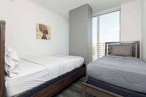 3 bedrooms, iron/ironing board, WiFi, bed sheets - Prime 3BR City View Residence Pool, Rooftop Deck (Los Angeles)