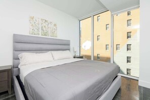 3 bedrooms, iron/ironing board, WiFi, bed sheets - Prime 3BR City View Residence Pool, Rooftop Deck (Los Angeles)