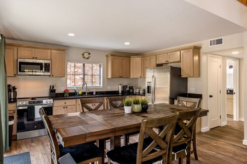 Noble Estates Cabin, Luxe Forest Escape