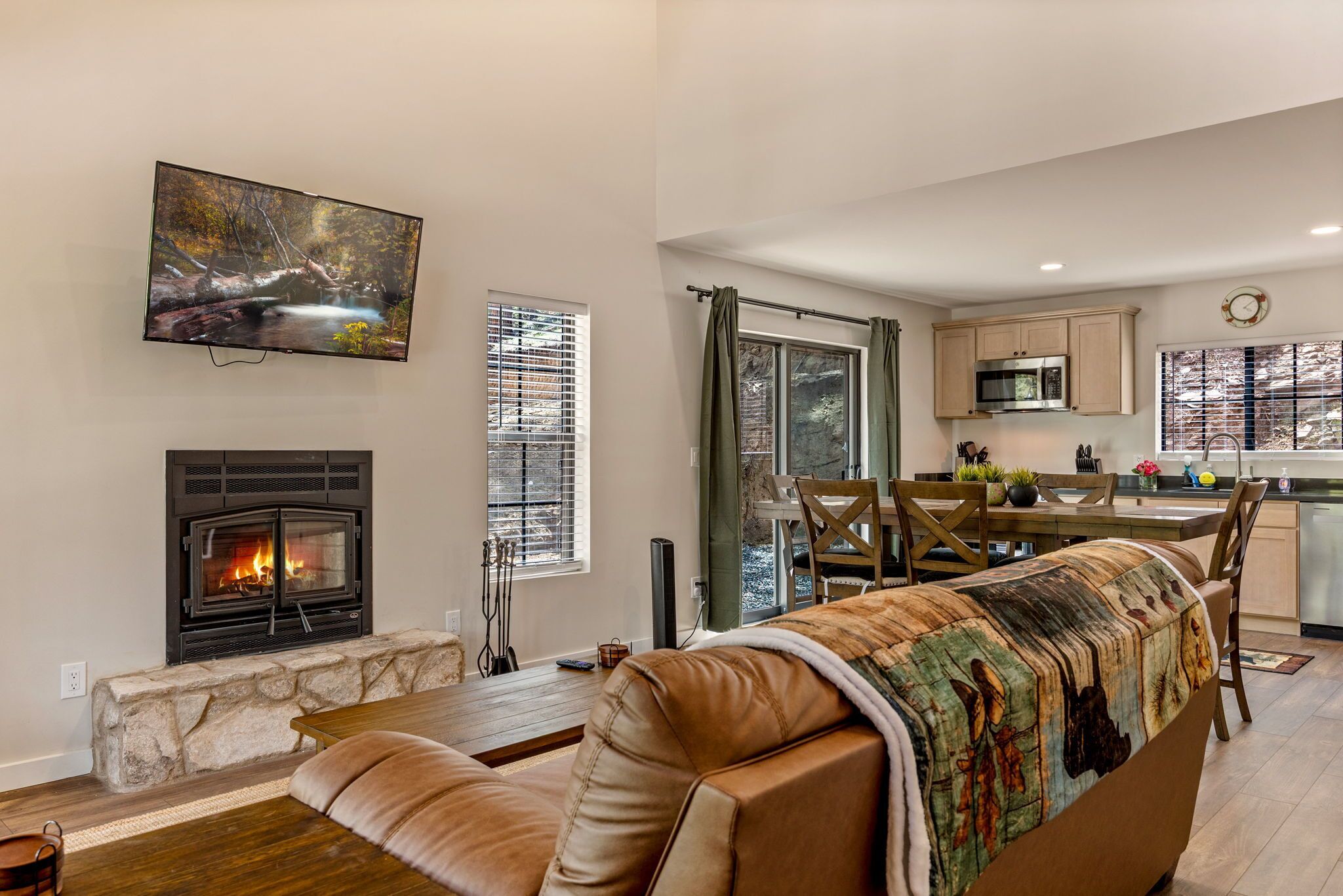 スマートテレビ、暖炉