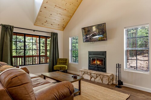 Noble Estates Cabin, Luxe Forest Escape