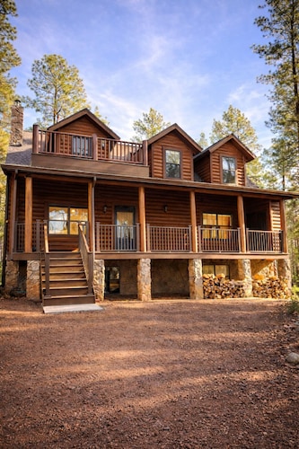 Spring Sale! Forest Cabin Retreat • Sleeps 16 • Fire Pit • Game Room