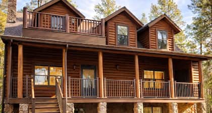 Spring Sale! Forest Cabin Retreat • Sleeps 16 • Fire Pit • Game Room
