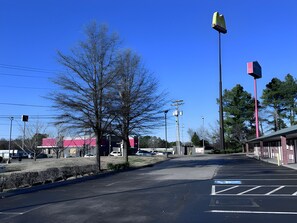 Property grounds - Deerfield inn & Suits (Smyrna)