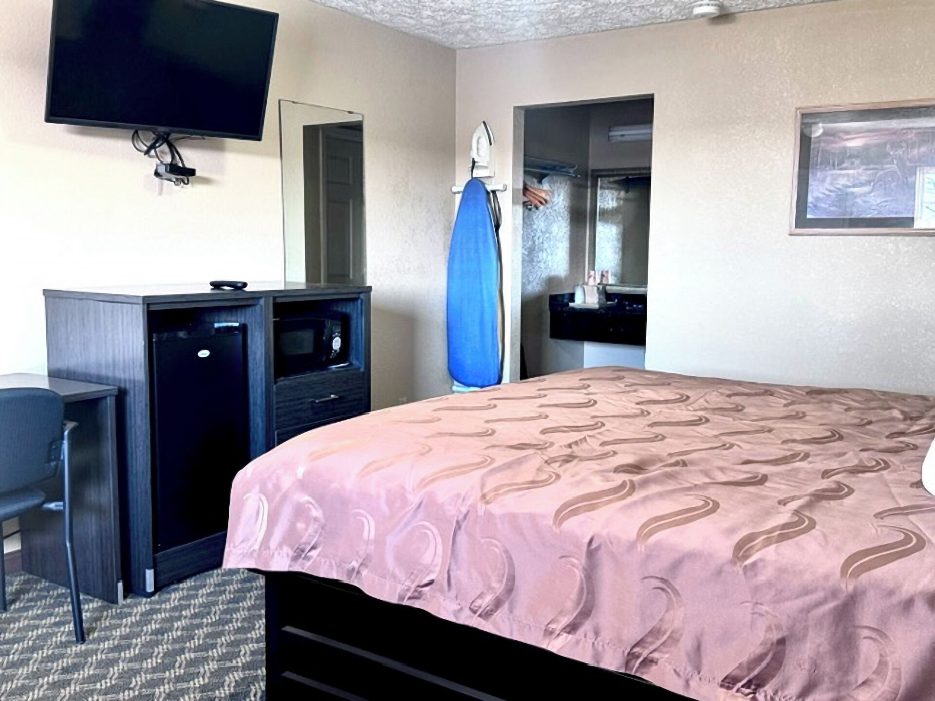 Chambre simple Confort | Fer et planche à repasser, accès au Wi-Fi (inclus)