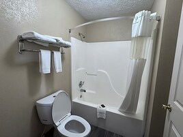 Comfort Single Room | Bathroom | Hair dryer, towels, soap, shampoo