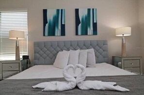 6 bedrooms, iron/ironing board, travel cot, free WiFi - 176CC:Spacious 6BD retreat in Balmoral Resort, Haines City, perfect for family getaways! (Haines City)