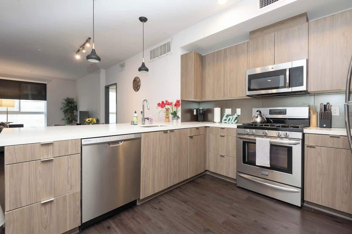 Refrigerador, microondas, horno y parrilla de estufa 