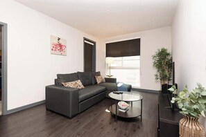 TV, offices - Modern 3BR City Escape | Balcony & Rooftop Pool (Los Angeles)
