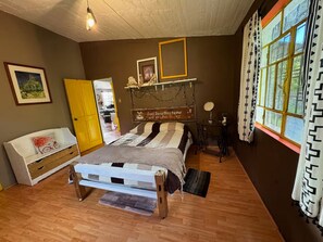 4 bedrooms, Internet, bed sheets