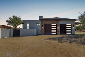Exterior - Private Desert Oasis with Heated Pool, Spa & Guest Casita (Scottsdale)